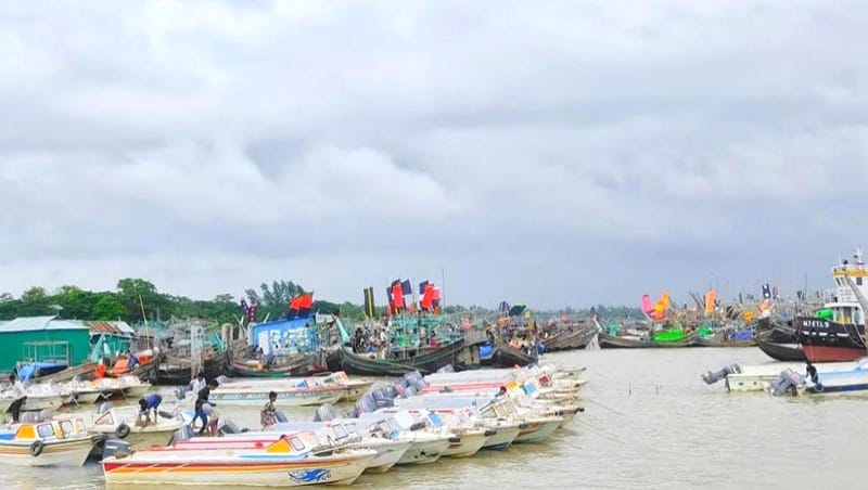 কৃত্রিম জ্বালানি সংকট: চরম ভোগান্তিতে হাতিয়ার ঈদযাত্রীরা